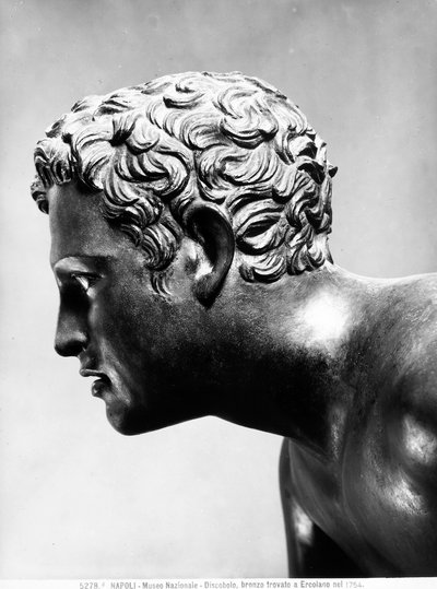 El rostro de bronce dorado del Discóbolo de Roman Roman