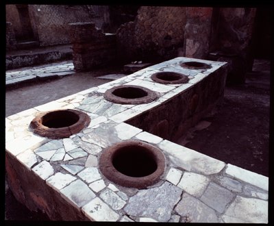 Mostrador de mármol del termopolio, siglo V a.C.-siglo I d.C. de Roman Roman