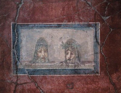 Dos máscaras teatrales de Roman Roman