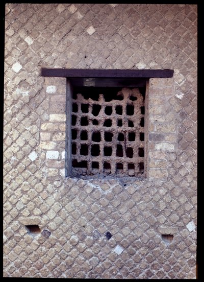 Vista de una ventana de la casa del alcoba, siglo V a.C.-siglo I d.C. de Roman Roman