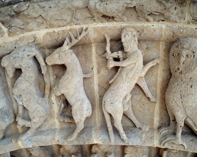 Un Sagitario. Detalle de esculturas del portal sur de Romanesque