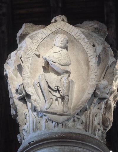 Capitel del coro representando el primer tono del canto gregoriano de Romanesque