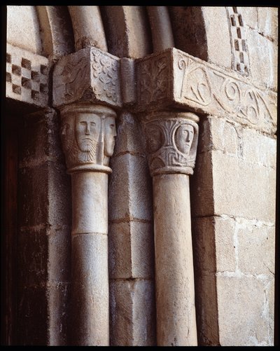 Capiteles de la iglesia de Romanesque
