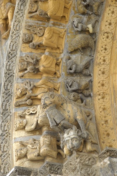 Detalle de la bóveda tallada de la fachada de la catedral de Santa María, Oloron Sainte Marie (Pirineos Atlánticos) de Romanesque