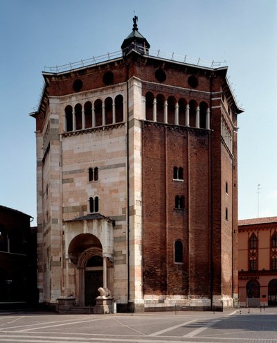 Vista exterior del baptisterio de Romanesque