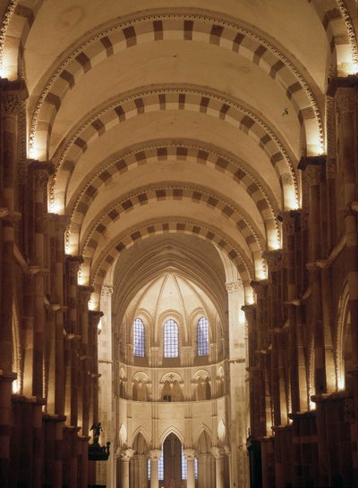 Interior de la Catedral de Vezelay de Romanesque