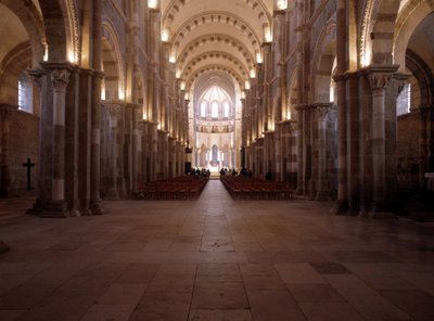 Interior de la Catedral de Vezelay (89): La nave de Romanesque