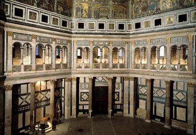 Vista interior del Baptisterio de San Juan Bautista (Baptisterio de Florencia) de Romanesque