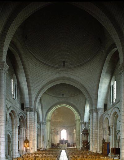 Vista interna de la Catedral de San Pedro de Romanesque