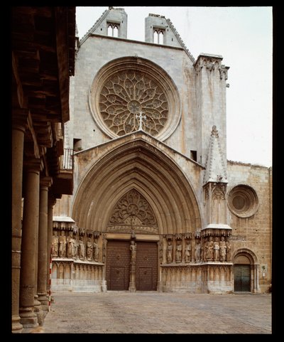 Arte románico y gótico: fachada de la Catedral de Santa Tecla en Tarragona de Romanesque