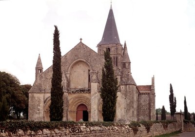 Arquitectura románica: vista de la iglesia de Aulnay de Romanesque