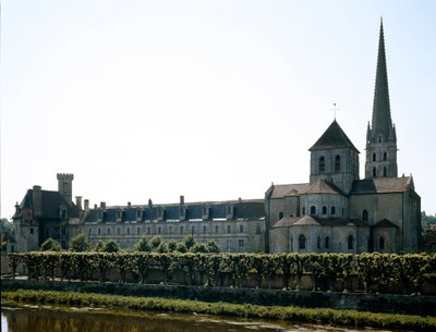 Arte románico: vista de la Basílica de Saint Savin-sur-Gartempe, fundada en el siglo XI. Saint Savin, Viena de Romanesque
