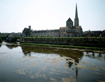Arte románico: vista de la abadía de Saint-Savin-sur-Gartempe (Saint Savin sur Gartempe), fundada en el siglo XI. Saint Savin, Vienne de Romanesque