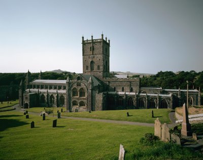 Arte románico: vista de la iglesia de San David construida entre los siglos VI y XII. Saint David