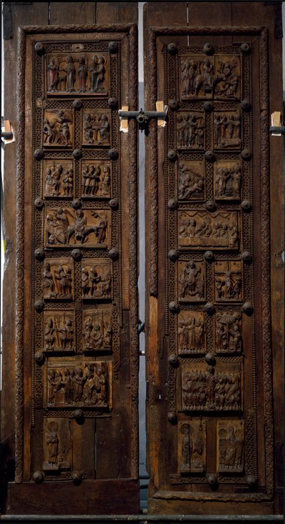 Arte románico: puerta de madera de mediados del siglo XII de la Iglesia de Santa María del Capitolio en Colonia, Alemania (Sankt Maria im Kapitol, Köln) de Romanesque