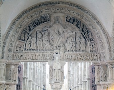 Abadía de Vézelay (89), el tímpano de la Basílica de Santa María Magdalena. Siglo XII de Romanesque