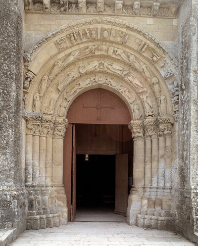 Vista del portal central de Romanesque