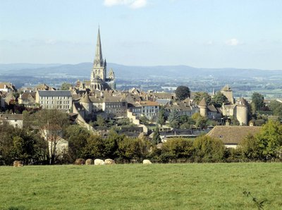 Vista de la ciudad de Autun y la Catedral de San Lázaro (arquitectura románica del siglo XIII). Saona y Loira, Borgoña, Francia de Romanesque