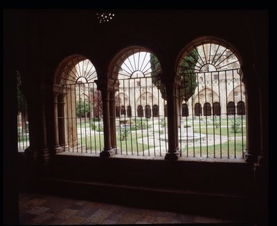 Vista del claustro de la Catedral de Santa Tecla en Tarragona de Romanesque