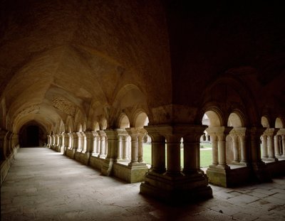 Vista del claustro de la abadía cisterciense fundada en el siglo XII de Romanesque