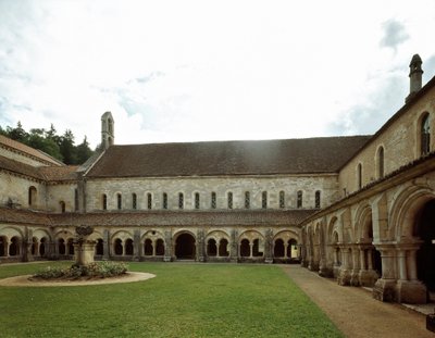 Vista del claustro de la abadía cisterciense fundada en el siglo XII de Romanesque