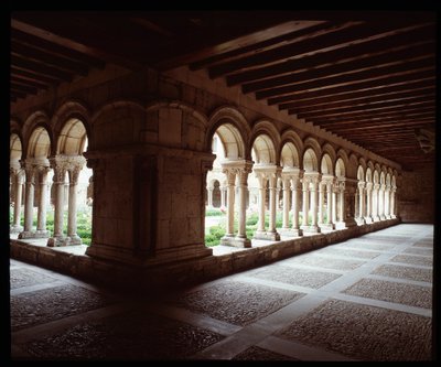 Vista del claustro del Monasterio Real de Las Huelgas de Burgos de Romanesque