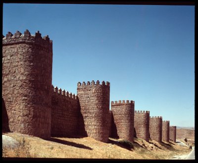 Vista de las murallas de Ávila, España de Romanesque