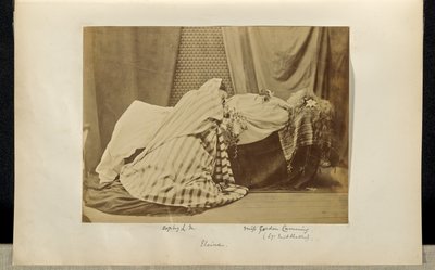 [Lady Middleton como "Elaine" y Sophy L.M. en Tableau Vivant de "Idilios del Rey"] de Ronald Ruthven Leslie Melville