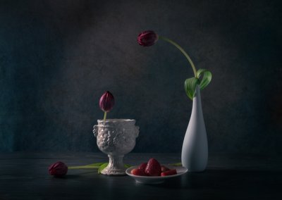 Tulipanes melancólicos y fresas de Rong Wei