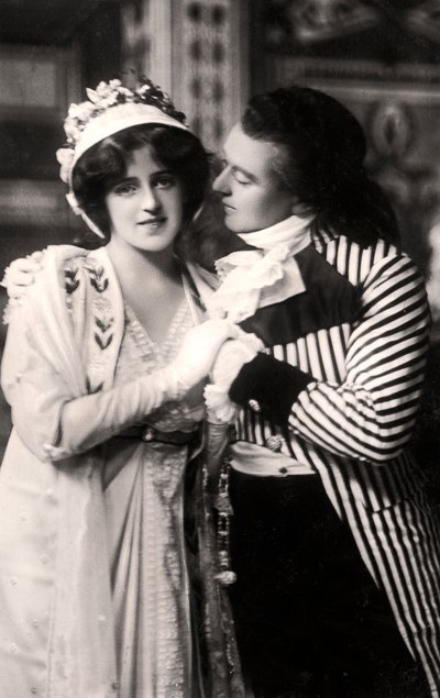 Robert Evett 1874-1949 y Denise Orme 1885-1960 en The Merveilleuses, principios del siglo XX de Rotary Photo