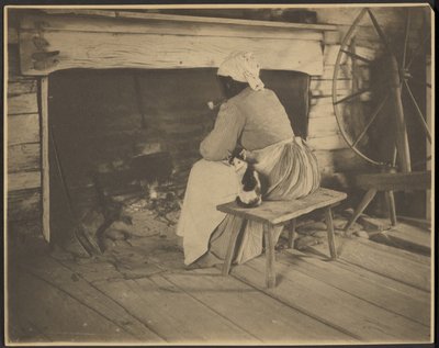 [Mujer junto al hogar] de Rudolf Eickemeyer, Jr.