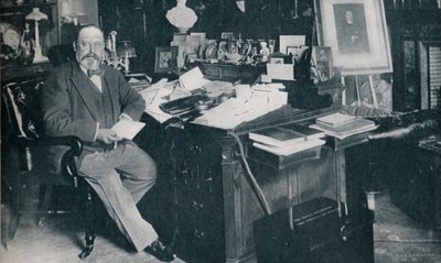 El rey Eduardo VII en su estudio en Marlborough House, Londres, c. 1904-1911 de Russell and Sons