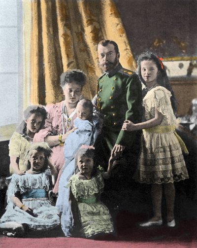 Retrato familiar del Zar Nicolás II (1868-1918) de Rusia - Fotografía alrededor de 1904-1905 de Russian Photographer