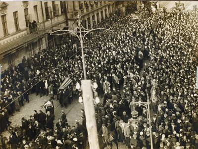 Cortejo fúnebre del poeta Valery Yakovlevich Bryusov (1873-1924) en Moscú el 12 de octubre de Russian Photographer