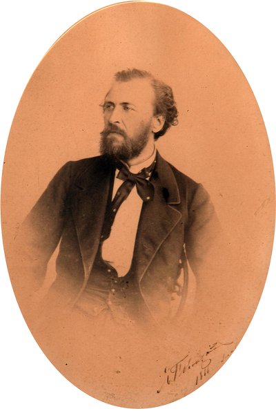 Retrato del poeta Yakov Petrovich Polonsky (Iakov Petrovich Polonski) (1820-1898). Foto de albúmina de Russian Photographer