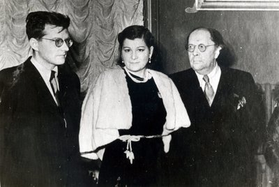 El compositor Dmitri Dmitriyevich Shostakovich, la cantante Maria Maksakova y el escritor Aleksei Nikolayevich Tolstoy de Russian Photographer