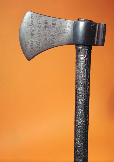 Hacha con la que Pedro el Grande (1672-1725) colocó la primera piedra durante la fundación de San Petersburgo el 16 de mayo de 1703 de Russian School