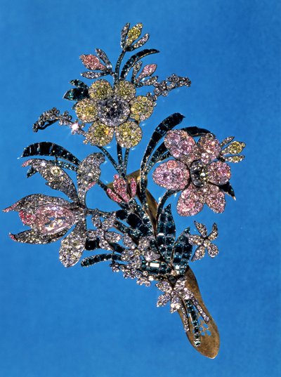 Broche en forma de gran ramo con diamantes de talla brillante y esmeraldas de Russian School