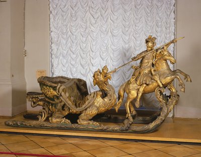 Trineo de carnaval con la figura de San Jorge de Russian School