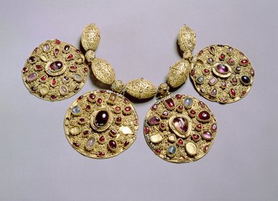 Medallones del Collar Barmy, con decoración de filigrana y granulación, Rayazan de Russian School