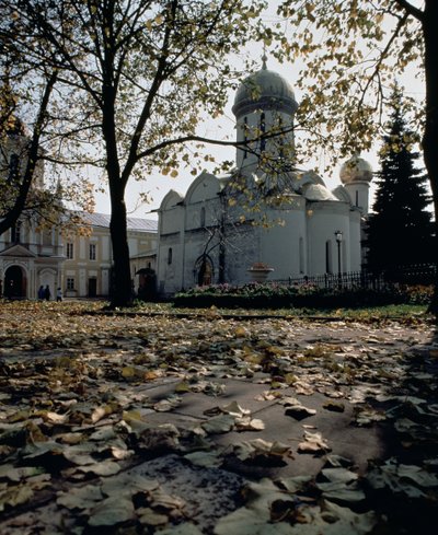 La Catedral de la Trinidad de San Sergio, establecida c.1340 por San Sergio de Radonezh de Russian School