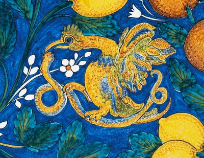 Cítricos, flores y pájaros sobre fondo azul, detalle decorativo de mesa, mayólica esmaltada en piedra de lava, fabricación Salvatore Gurreri, Caltagirone, Sicilia, Italia, S. XX de Salvatore Gurreri manufacture