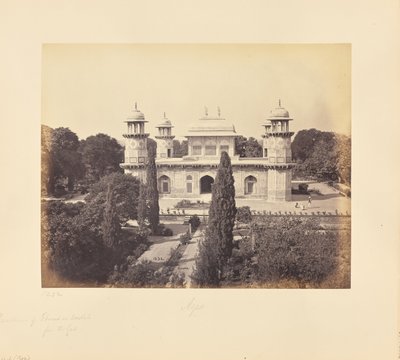 Agra; El Mausoleo del Príncipe Etmad-Dowlah, desde la Puerta de Samuel Bourne