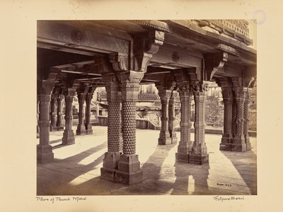 Fatehpur Sikri; pilares tallados en el Panch Mahal de Samuel Bourne