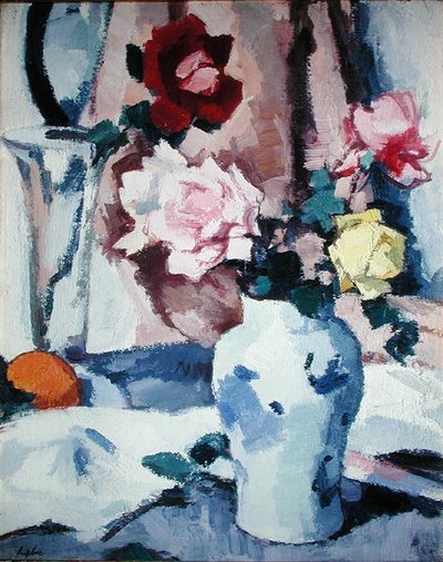 Rosas en un jarrón azul y blanco de Samuel John Peploe