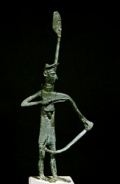 Cultura nurágica (nuraghi) sarda: estatuilla de arquero de bronce. Siglos VIII-VII a.C. de Sardinia Nuragic Civilization