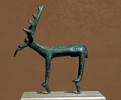 Cultura nurágica (nuraghi) sarda: estatuilla de bronce del ciervo de Iglesias. Siglos VIII-VII a.C. Cagliari, Museo Nacional Arqueológico, Cerdeña, Italia de Sardinia Nuragic Civilization