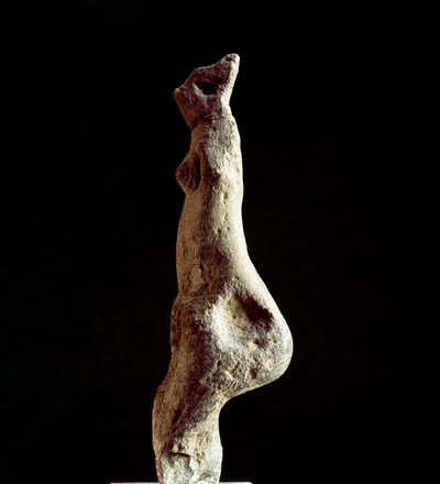 Cultura nurágica (nuraghi) sarda: estatuilla de piedra caliza de Venus esteatopigia (forma de espalda baja) (Venus de Macomer), procedente de Macomer, cerca de Nuoro. Datación del período prenurágico (siglos XXV-XVIII a.C.) Eneolítico. Cagliari, Museo Naci de Sardinia Nuragic Civilization