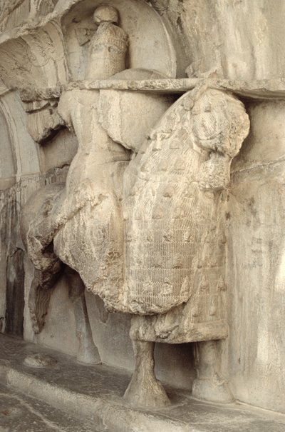 Escultura de Khosrow Parviz en su caballo Shabdiz con el equipo de un caballero fuertemente armado, c.620 d.C. de Sasanian School