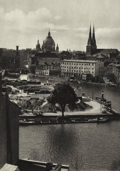Berlín: Vista sobre el Spree hacia Muhlendamm de Sasha Stone